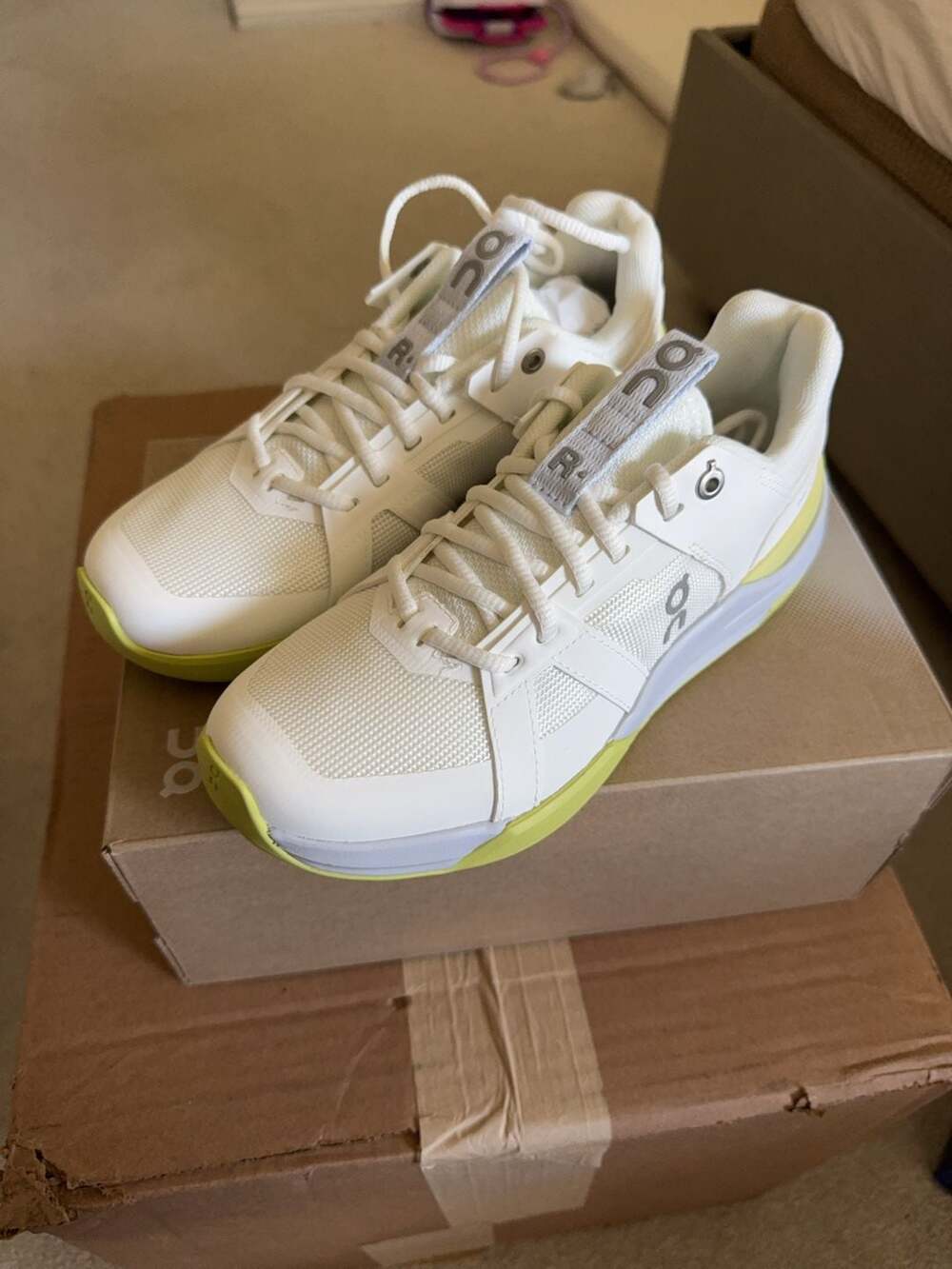 On Running The Roger CH Pro Youth Tennis Shoes Size 4Y